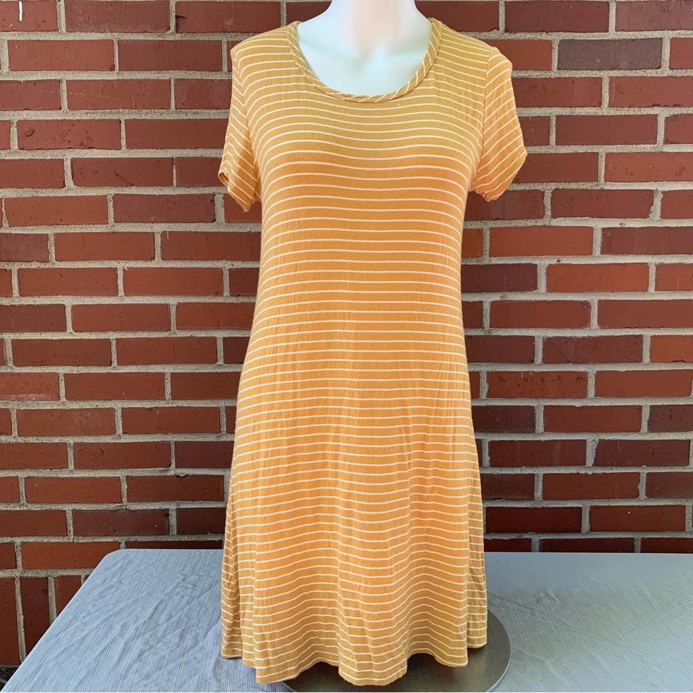 Olivia Rae gold and white striped t-shirt dress- L